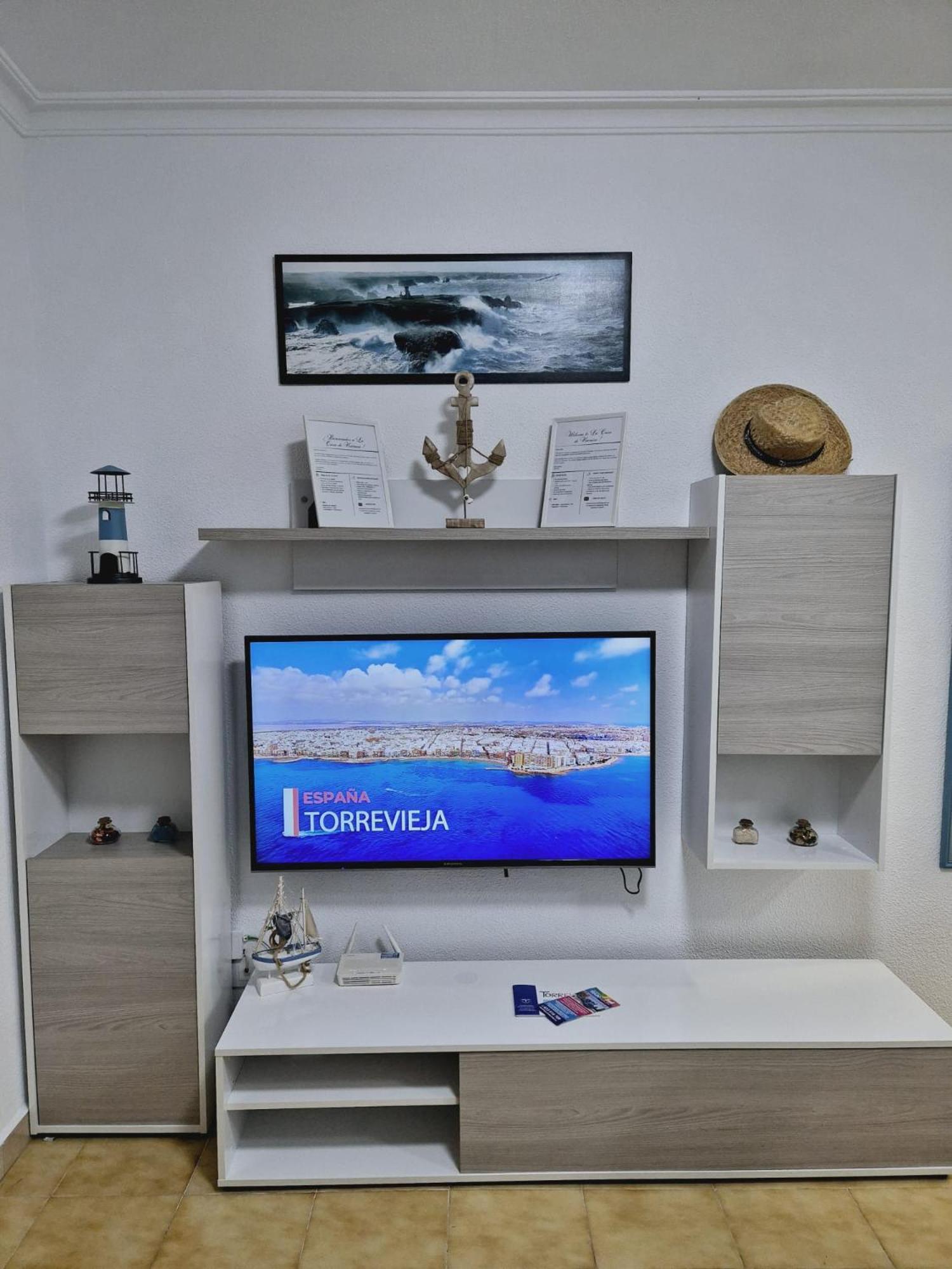 La Casa De Veronica - Serene Apartment With Shared Pool, Steps From The Beach Torrevieja Exterior photo